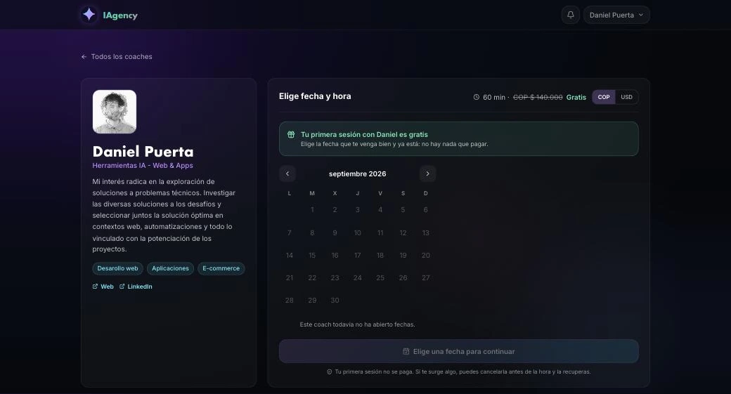 Coach profile on the left, booking calendar on the right with the price in pesos, a COP/USD toggle and the free-session notice.